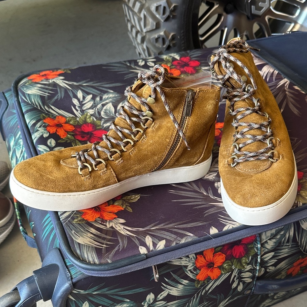 Frye Women’s Suede High-Top Sneakers in Tan with Contrast Laces - Picture 3 of 3